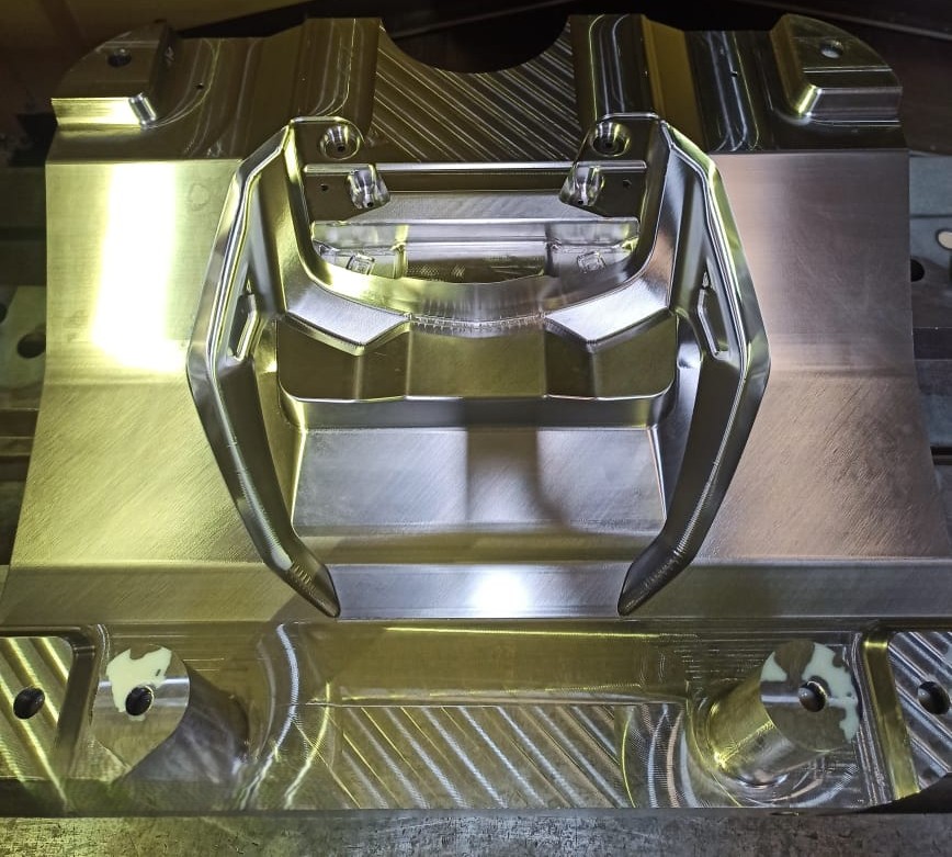 Core & Cavity Image 3